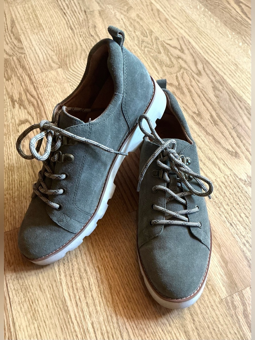 VIONIC genuine Suede Lug Sole Oxfords 🍃🍀